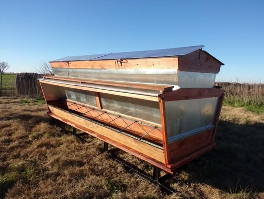 Comedero de madera para hacienda