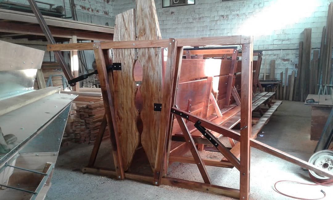 Fabricación de instalaciones de madera en el taller de Denipotti